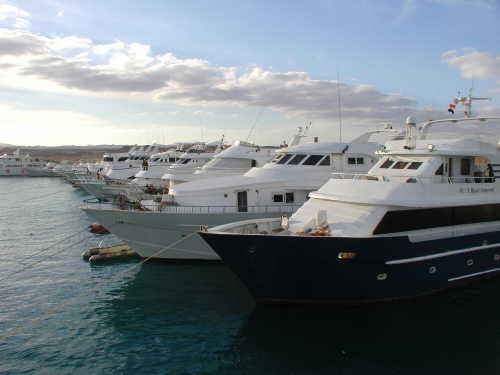 Der Hafen von Marsa Ghalib